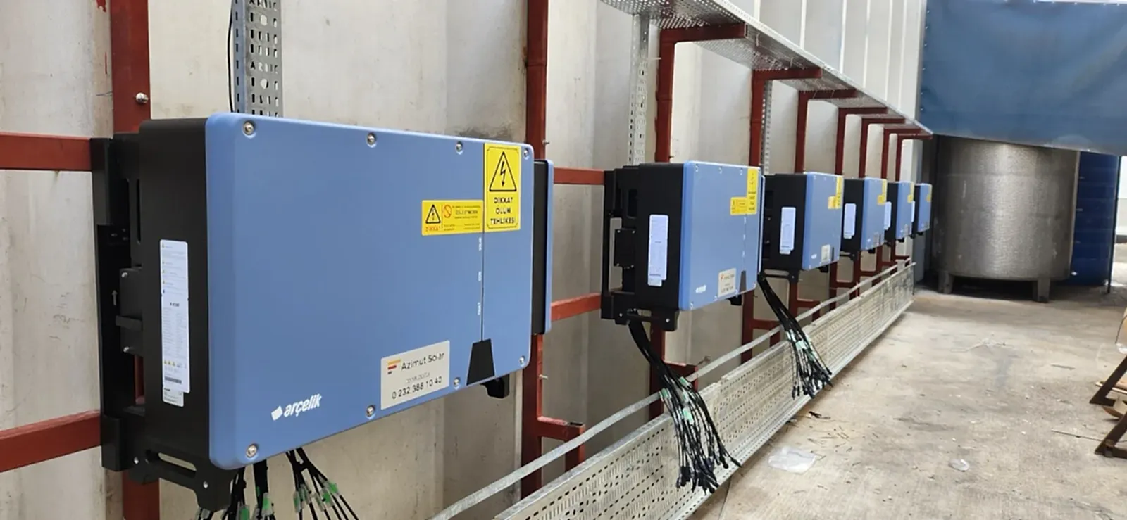 GES inverter odası — Azimut Solar endüstriyel inverter kurulumu